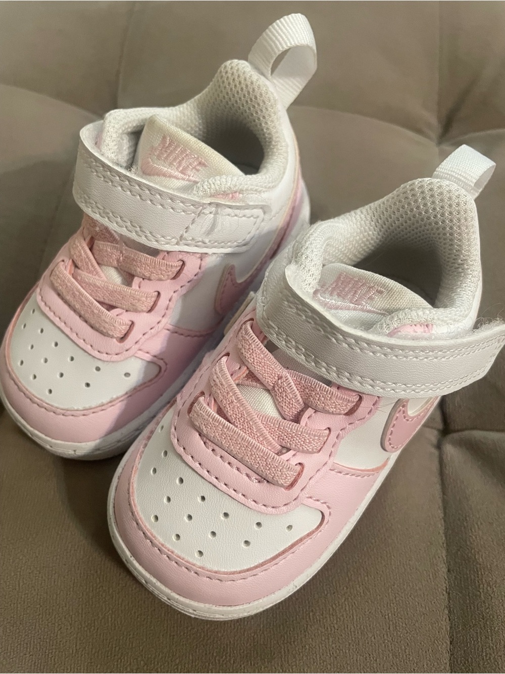 Nike Kids White and Pink Low-Top Sneakers